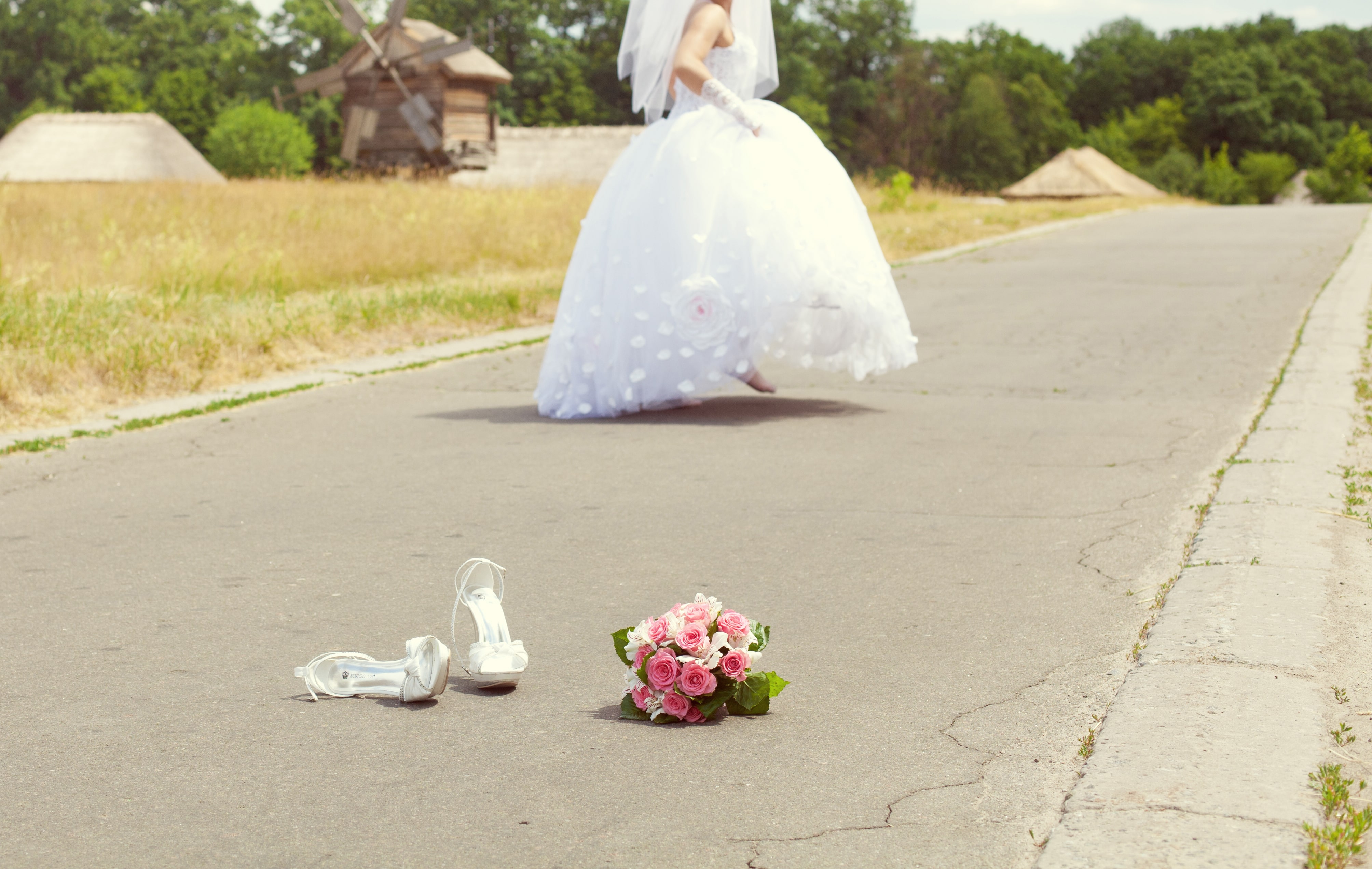 Цветок сбежавшая невеста. Невеста сбежала со свадьбы.