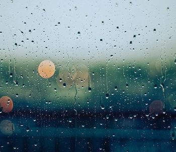 Oggi piove! Quanto influisce il clima sul tuo stato d'animo?