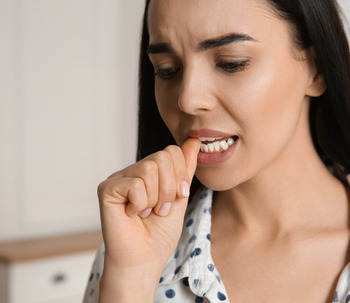 Cos'è l'onicofagia? 7 Consigli per sapere come smettere di mangiarsi le unghie