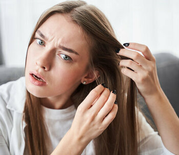Perdita di capelli da stress: perché accade e come risolverla?